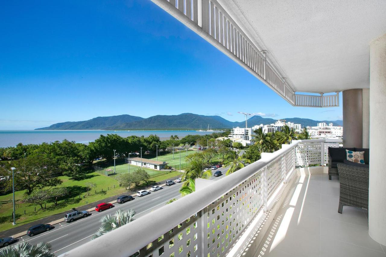 Cairns Luxury Seafront Apartment Exterior photo